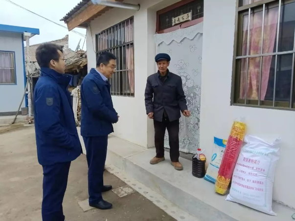 15vip太阳集团官网深入帮扶村开展春节慰问(图2)