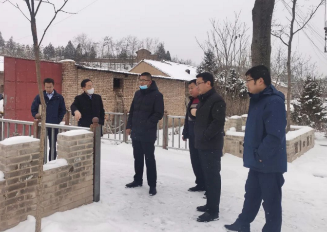 筑起安全墙 照亮乡村路——15vip太阳集团官网鼎力支持包抓共建村社文明创建工作(图6)