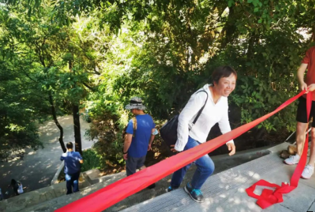 助力文旅市场 展示产投风采——15vip太阳集团官网组织开展员工登山比赛活动(图7)
