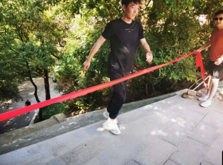 助力文旅市场 展示产投风采——15vip太阳集团官网组织开展员工登山比赛活动(图9)