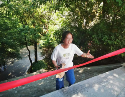 助力文旅市场 展示产投风采——15vip太阳集团官网组织开展员工登山比赛活动(图10)