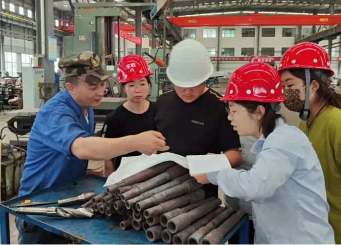 15vip太阳集团官网百名员工下一线真磨砺练本领(图1)